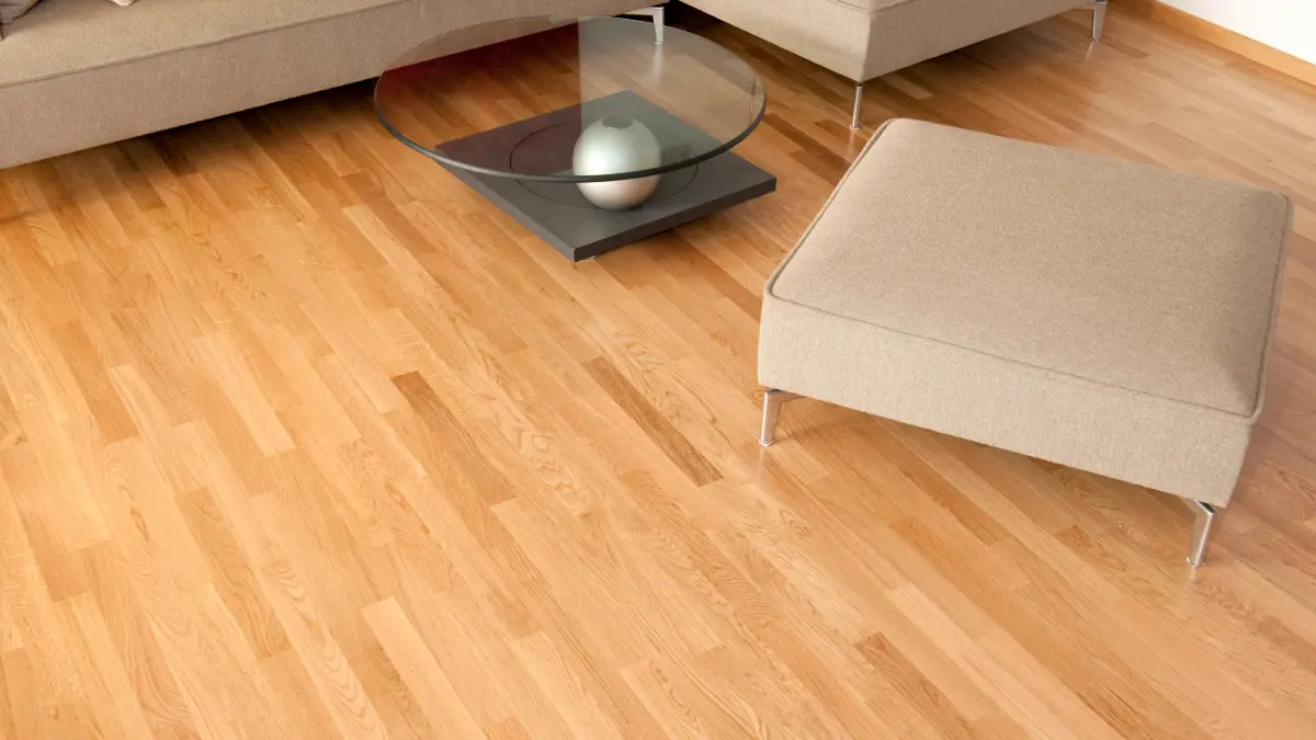 価格が安くてもお洒落な無垢フローリングのリビングイメージ